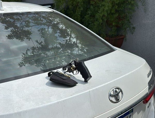 Turista argentino é baleado após discussão por vaga de estacionamento em Búzios Turista argentino é baleado após discussão por vaga de estacionamento em Búzios