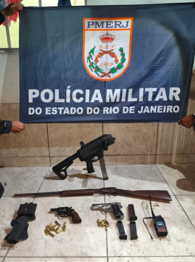 Polícia apreende arsenal e prende suspeito de assaltos em Cabo Frio