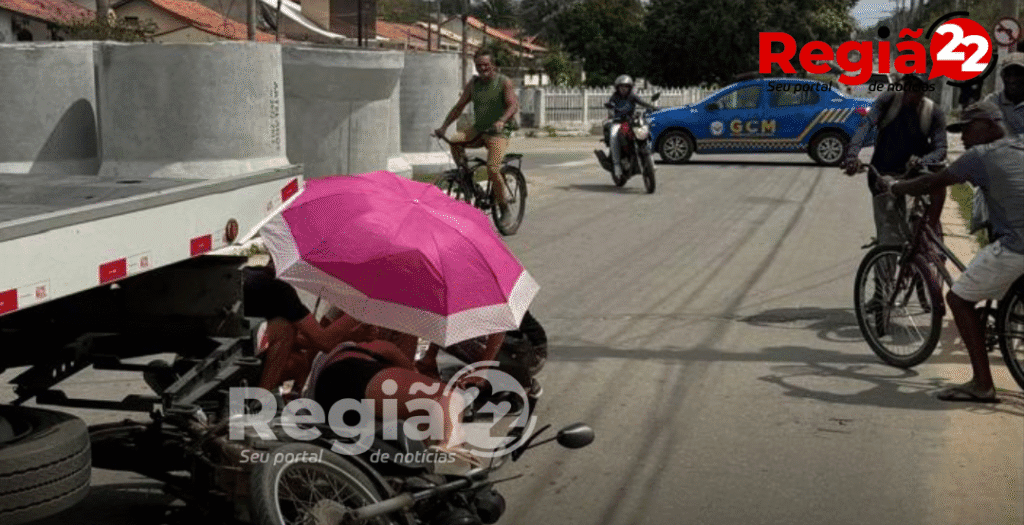Motociclista fica ferida em acidente com caminhão em Iguaba Grande