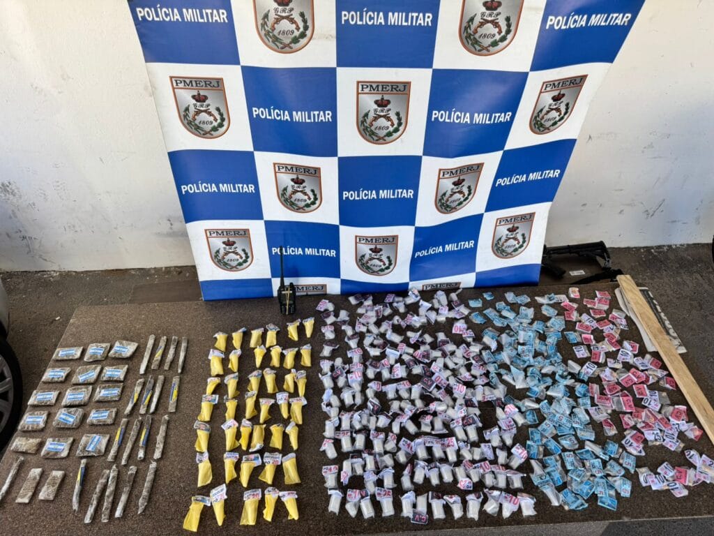 São Pedro da Aldeia: dois são detidos por tráfico de drogas com grande quantidade de entorpecentes