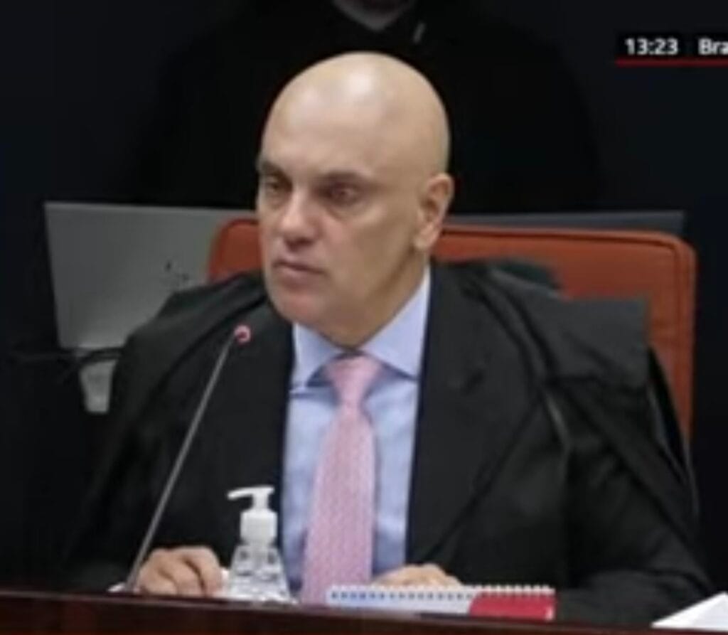 Alexandre de Moraes vota pela condenação de Bolsonaro e aliados em julgamento da trama golpista no STF