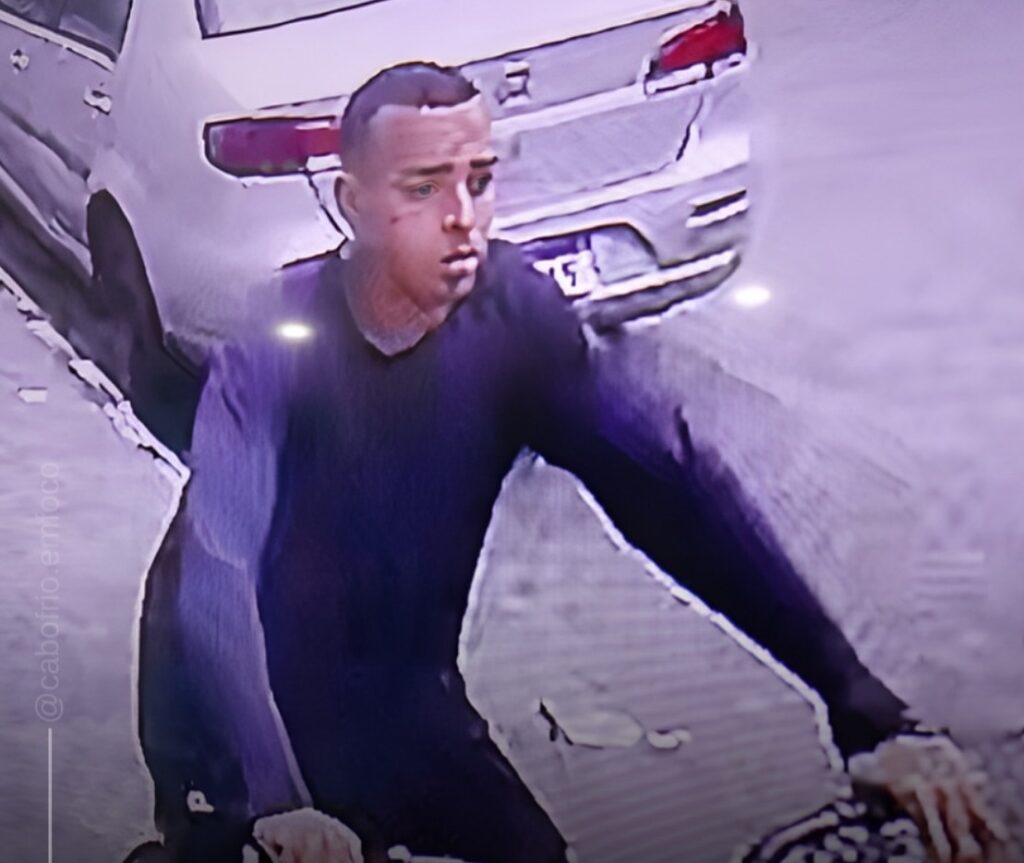 Câmeras flagram rosto de criminoso durante furto de cordão na Vila Nova, em Cabo Frio