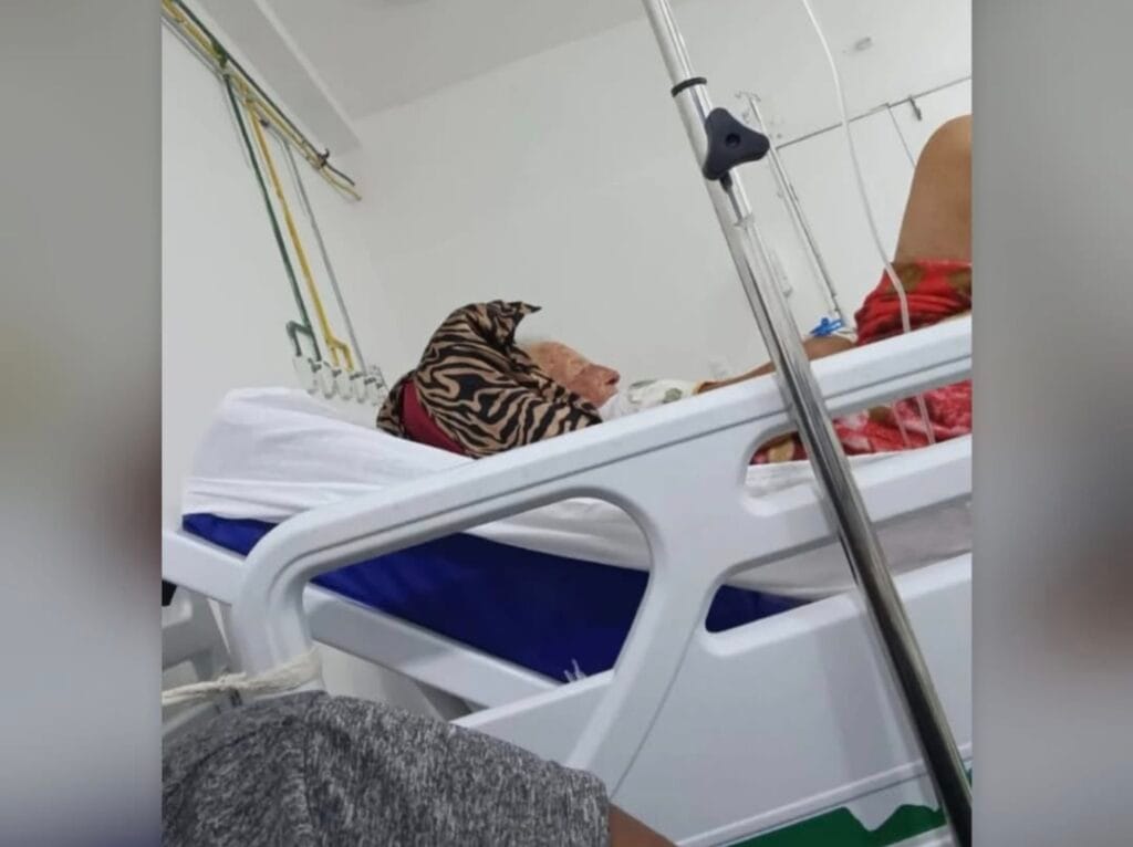 Vida por um leito: idosa de 83 anos aguarda transferência urgente após grave acidente em Cabo Frio