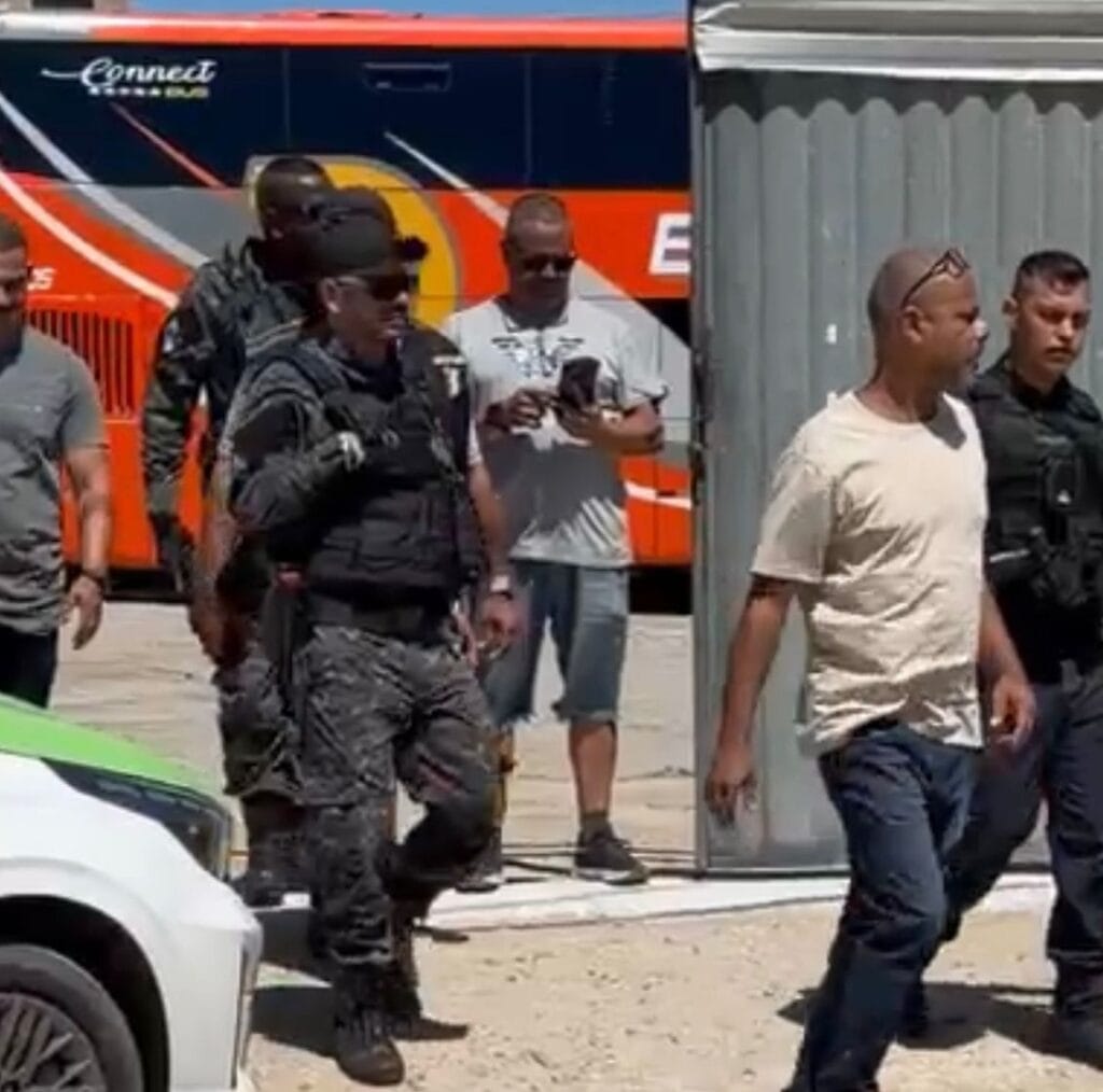 Operação em São Pedro da Aldeia prende responsável por estacionamento com mandado do STF