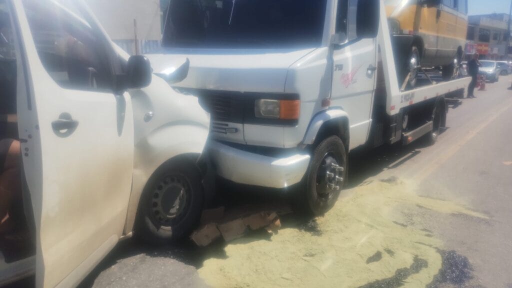 Colisão nas proximidades da Pizzaria Etc. mobiliza Guarda Municipal e equipes de emergência