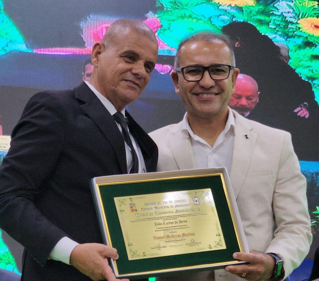 Vantoil Martins recebe título de cidadão araruamense durante sessão solene pelos 167 anos de Araruama