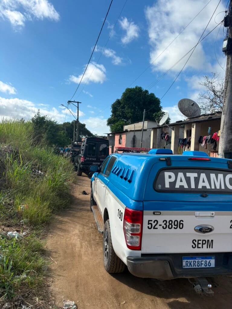 OPERAÇÃO CONJUNTA RESULTA EM PRISÕES, APREENSÃO DE DROGAS, MUNIÇÕES E VEÍCULO NAS CIDADES DE ARARUAMA E SAQUAREMA